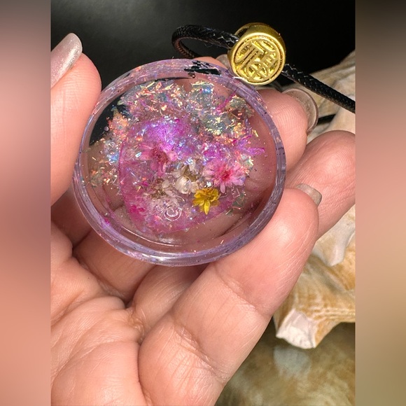 MESMERIZING HEART IN WATER PENDANT - Picture 4 of 6